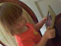 Em lloking at her baby photo